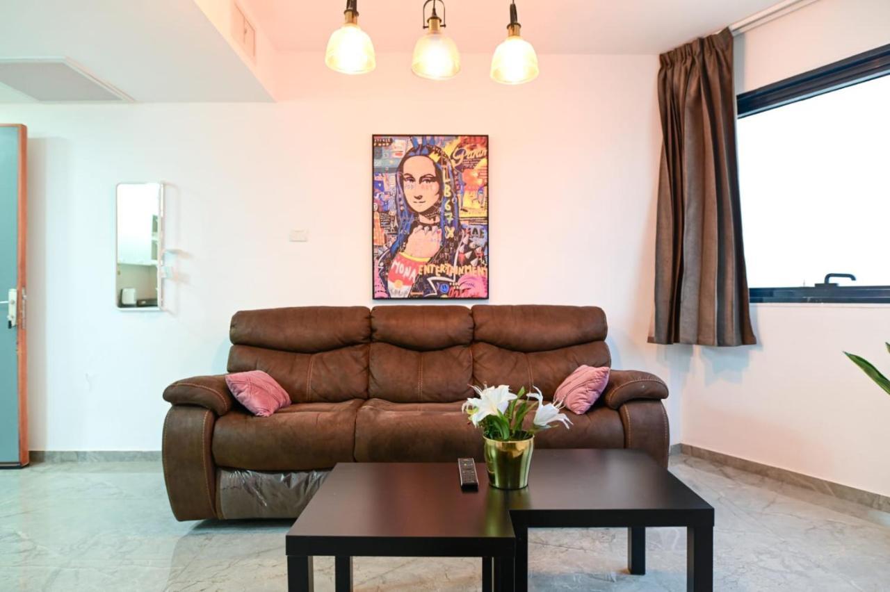 Israrent Apartment